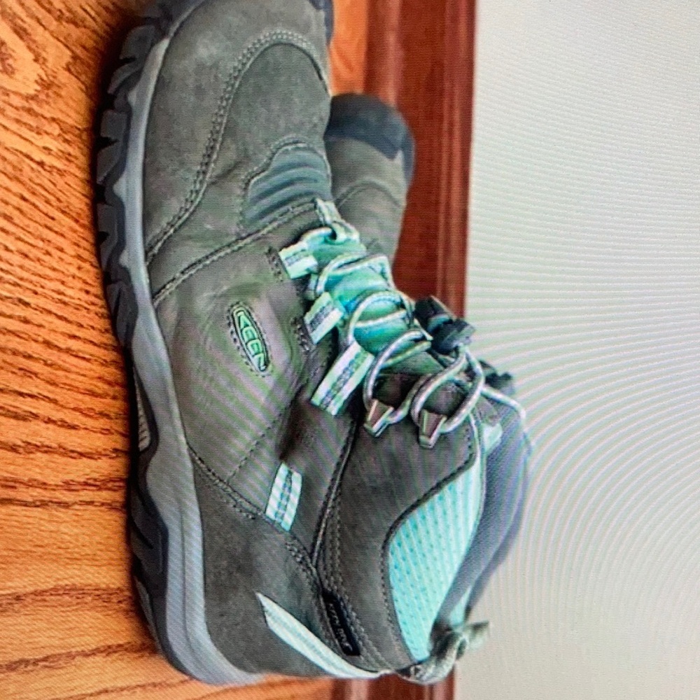 Keen Ridgeflex waterproof Hiking boot kids size 7